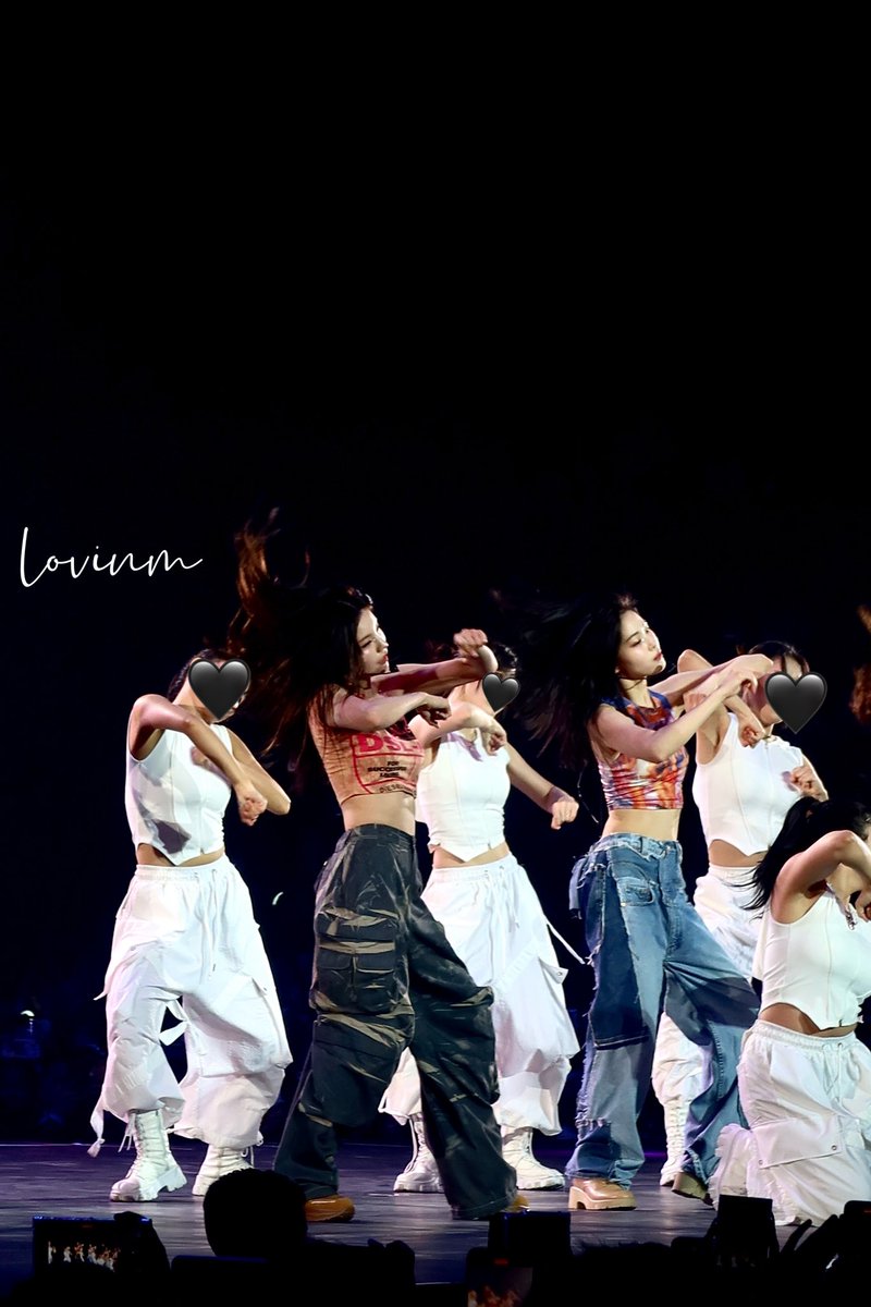 240810 Hong Kong concert
连头发丝都是同步的😱

#RYUJIN #YEJI #ITZY #RYEJI #예지 
#류진 #있지
 #ITZY_BORNTOBE
#ITZY_WORLD_TOUR