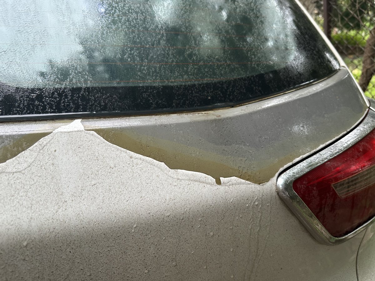 Jay_9890's tweet photo. @HyundaiIndia I am disappointed to see the paint on my #HyundaiCreta chipping off at the back! I've always trusted Hyundai for quality, but this issue has really let me down. Please check the attached images and help me resolve this issue ASAP. #Hyundai #HyundaiCustomerService https://t.co/nlJjl8fqsR