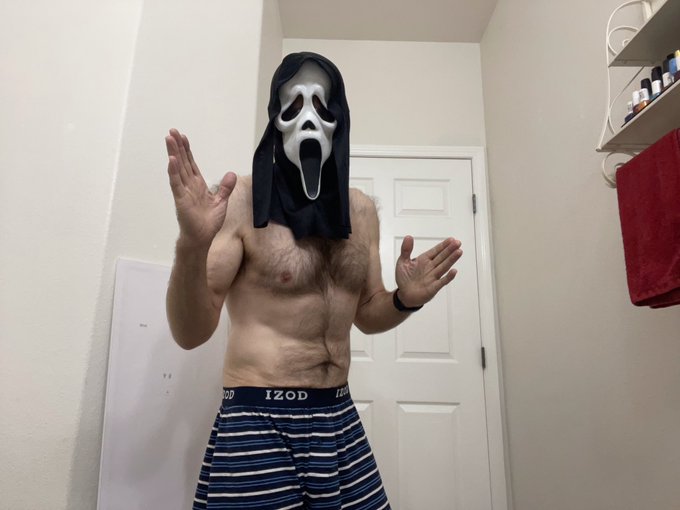 Have a good night. Stay scared and aroused! Give those a wassssssssssup! https://t.co/L9DqxuQUvQ