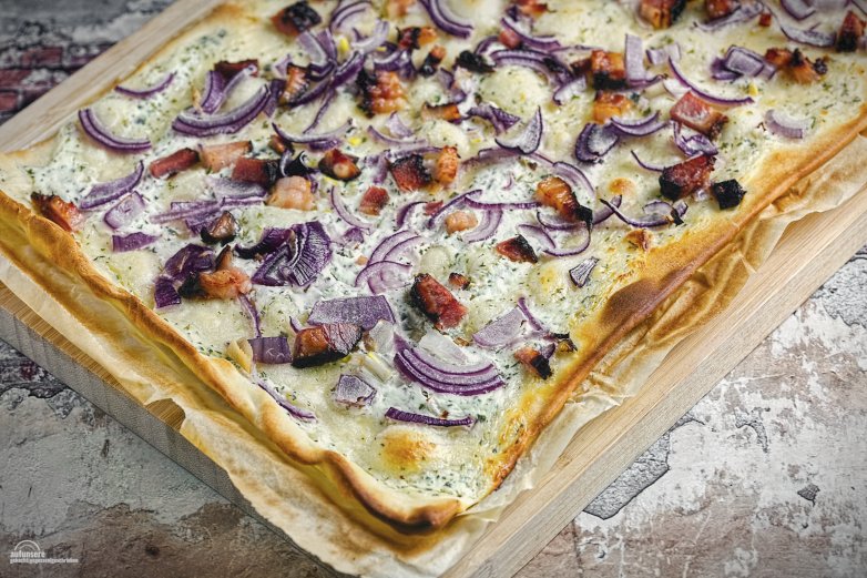 Flammkuchen, klassisch oder kreativ? Der Teig selbstgemacht oder TK? Man sollte sich mehr auf den Belag konzentrieren, dadurch entsteht der Geschmack, der Teig ist relativ neutral.

ZUM REZEPT: 
aufunsere.art/rezept/flammku…

#rezept #kochen
