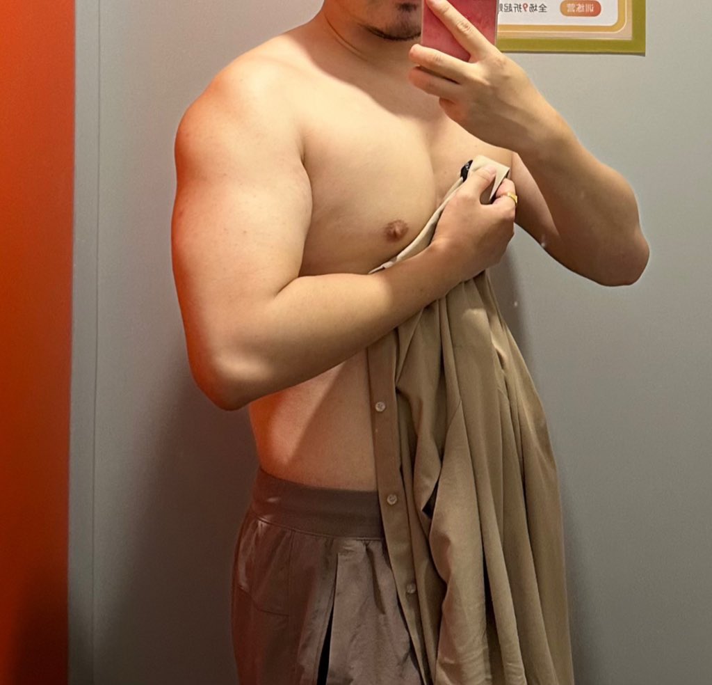Roger_zhulh's tweet photo. 👔to🏋️ https://t.co/6SE2k6oFnG