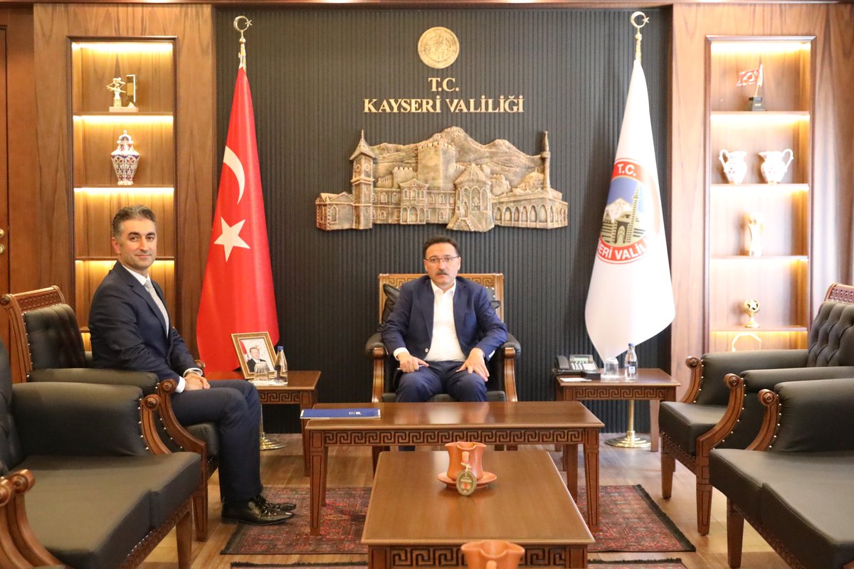 Valimiz Sayın Gökmen Çiçek, ilimize atanarak görevine başlayan AFAD Müdürü Rifat Genç'i makamında kabul ederek, yeni görevinde başarılar diledi.