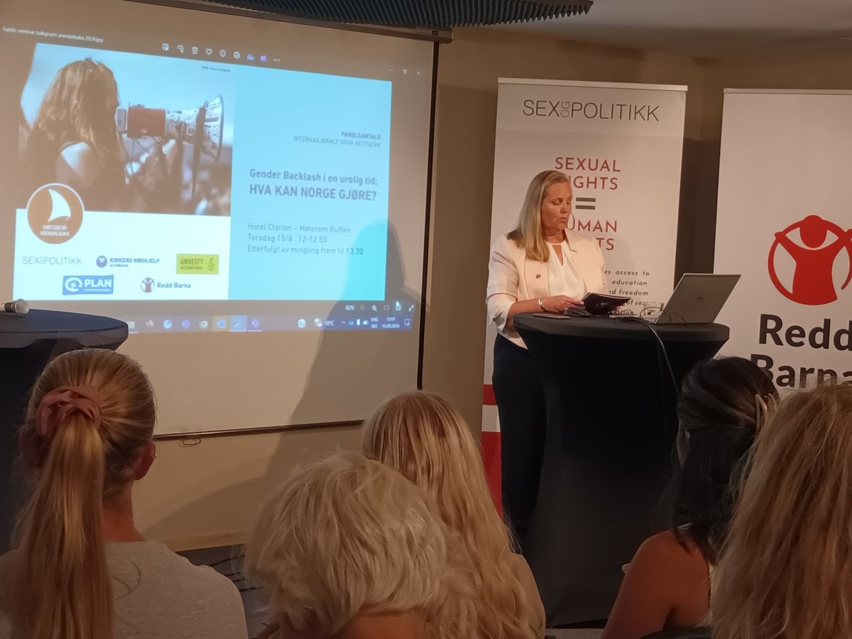 Fullt hus på dagens arrangement om gender backlash i en urolig tid. Eksperter deler erfaringer fra angrep på arbeidet deres med seksuelle rettigheter, og politikere diskuterer hvordan Norge kan motvirke dette hjemme og globalt.
<a href="/SexogPolitikk/">Sex og Politikk</a> <a href="/ReddBarna/">Redd Barna</a> <a href="/PlanNorge/">Plan International Norge</a> <a href="/Amnesty_Norge/">Amnesty Norway</a>
