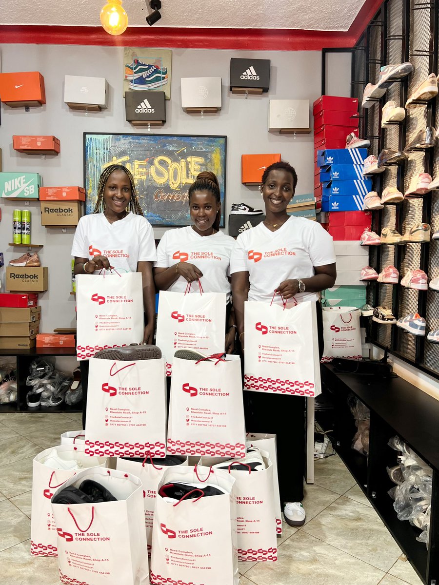 EdgarMugisha9's tweet image. Today’s tag team  to #Kiteezi is @thesoleconnect1 with 50 pairs of brand new shoes, @karothk256  with 100kgs sack of clothes.