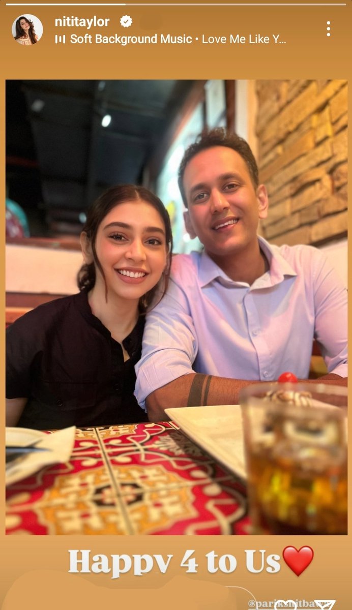 Truthteller2517's tweet photo. Niti baby is in gurgaon for anniversary celebration with her hubby so cute🥰 she always give priority to her marriage and goes to gurgaon for celebration. 
"Happy 4 to us" with a heart and the song "love me like you do" delulu shippu in delulu 🤭

#Nititaylor https://t.co/XfiaG7Us5J