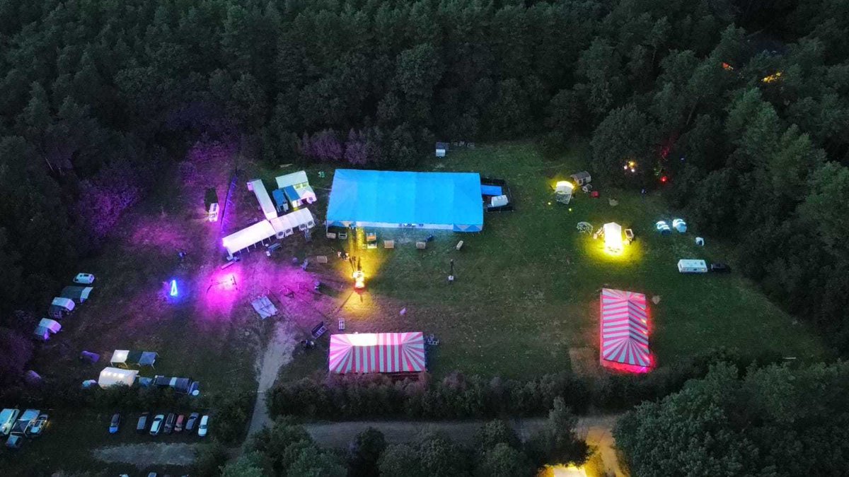 Wij zijn er bijna klaar voor 🥳. Belangrijk: diverse wegen in de omgeving zijn afgesloten omwille van events of wegenwerken. Je volgt daarom best een gps met actuele verkeersinformatie zodat je niet voor onnodige verrassingen komt te staan! Tot straks 🥰