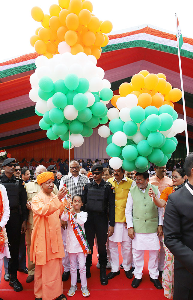 CM Yogi: लगातार आठ बार झंडा फहराने वाले उत्तर प्रदेश के पहले मुख्यमंत्री बने योगी, एक साथ दो रिकॉर्ड बनाए