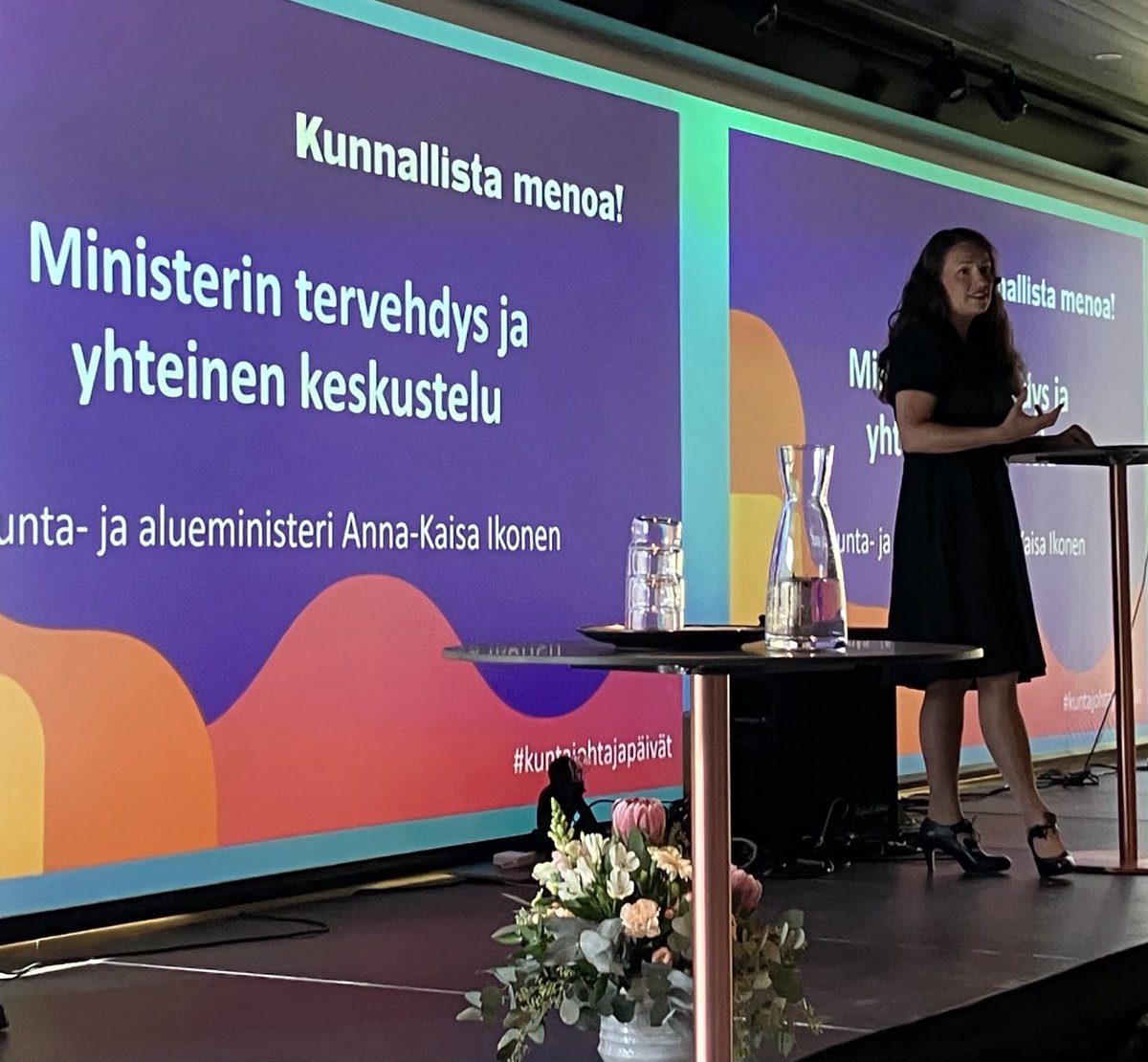 aija_tuimala's tweet image. Ministeri ⁦@IkonenAK⁩ kertoo norminpurkutyöstä 468 saadun esityksen pohjalta. #te-palvelujen uudistaminen on tärkeä elinvoimakysymys. Julkista johtamista kehitetään ja #HVA - #kunta yhteistyö varmistettava. Rahoitusuudistus etenee kohti v. 2026  #kuntajohtajapäivät #kt
