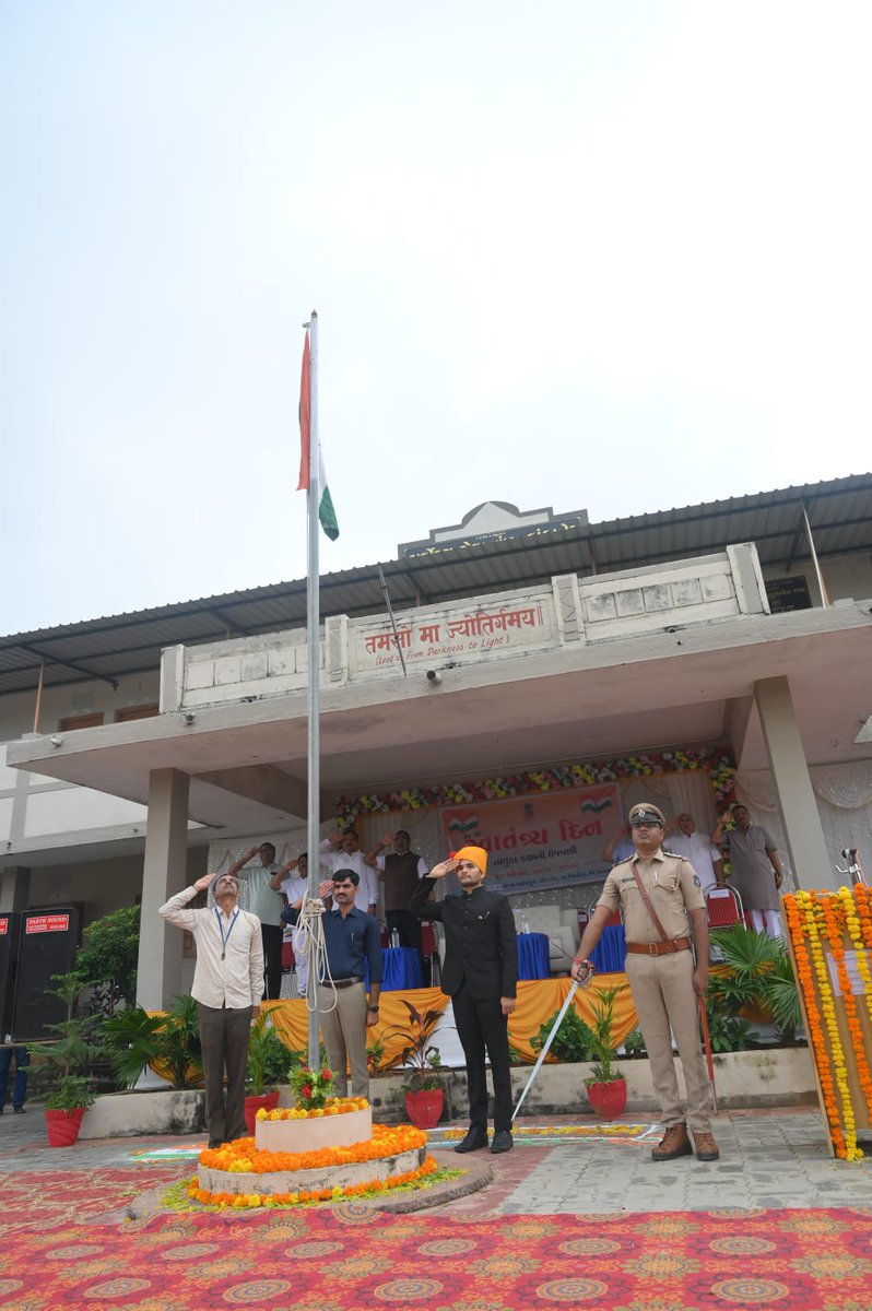 prant_modasa's tweet image. આજરોજ ભિલોડા તાલુકા કક્ષાના ૭૮માં સ્વાતંત્ર્ય દિવસની ઉજવણી માનનીય મદદનીશ કલેક્ટર સાહેબશ્રી મોડાસાના અધ્યક્ષ સ્થાને મોજે વાંકાનેર, તા.ભિલોડા ખાતે કરવામાં આવી. જેમાં ઉત્કૃષ્ટ કામગીરી કરનાર કર્મચારીઓને પ્રમાણપત્ર આપવામાં વ કાર્યક્રમના અંતે વૃક્ષારોપણ કરવામાં આવ્યું.
#IndependenceDay