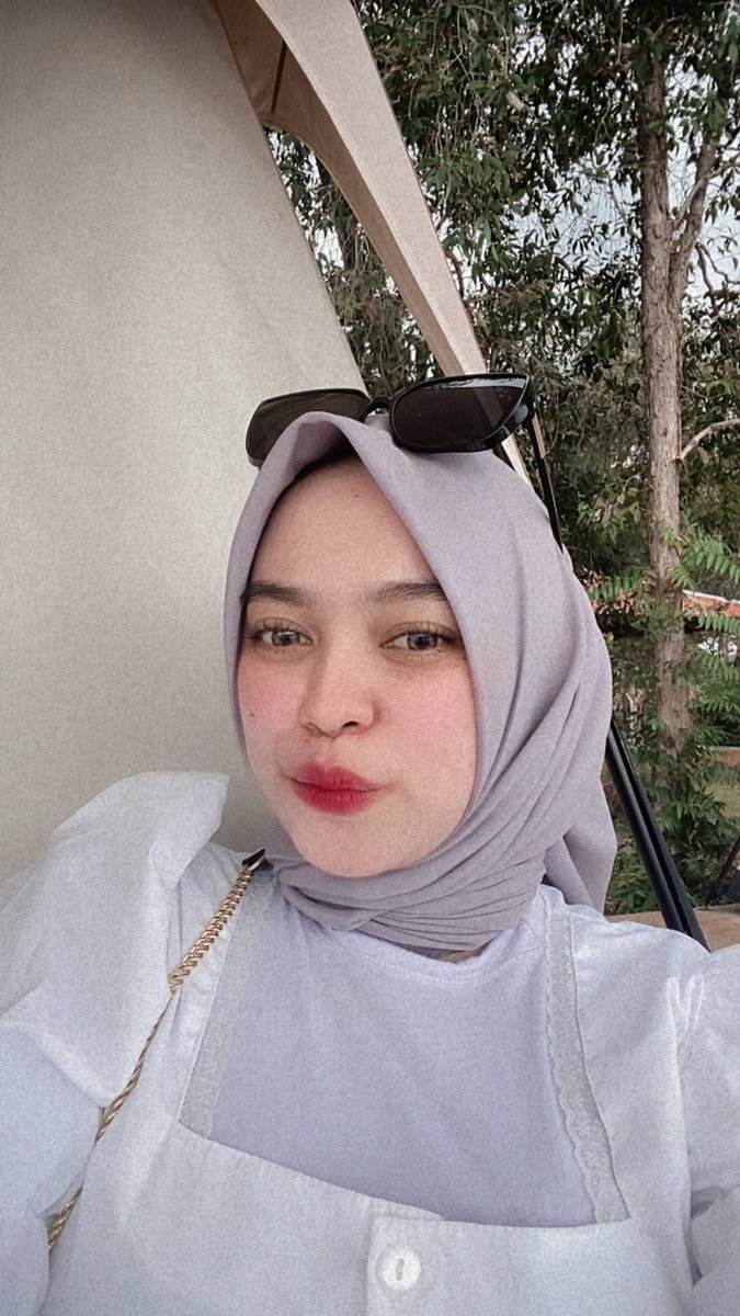ociwuy's tweet photo. bagus kanan apa kiri https://t.co/qnrIDEg6Yc