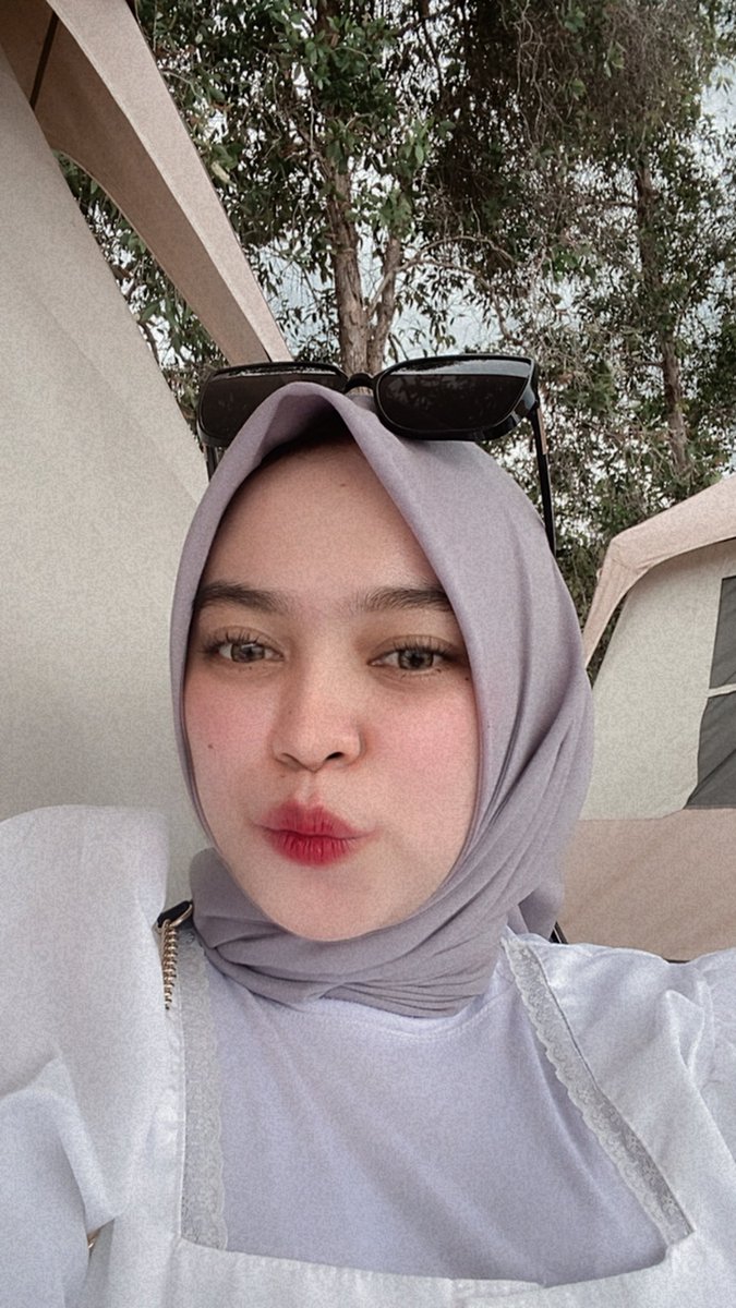 ociwuy's tweet photo. bagus kanan apa kiri https://t.co/qnrIDEg6Yc