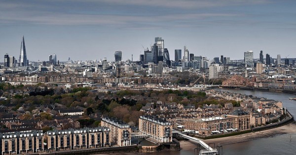 Surging Permanent Hiring in London: A Positive Indicator?
According to REC’s latest JobsOutlook, London’s net hiring outlook is 33.2% short-term and 35.3% medium-term, versus 18.4% and 15.3% for the rest of the UK.  tinyurl.com/2dd4j577