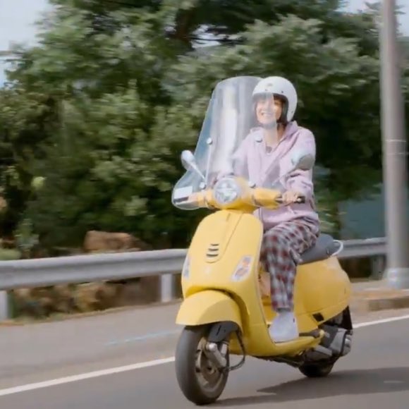 mybwirgo's tweet photo. Fell in love with a pretty boy riding  yellow scooterbike 🛵 https://t.co/QiaYUvLz1x