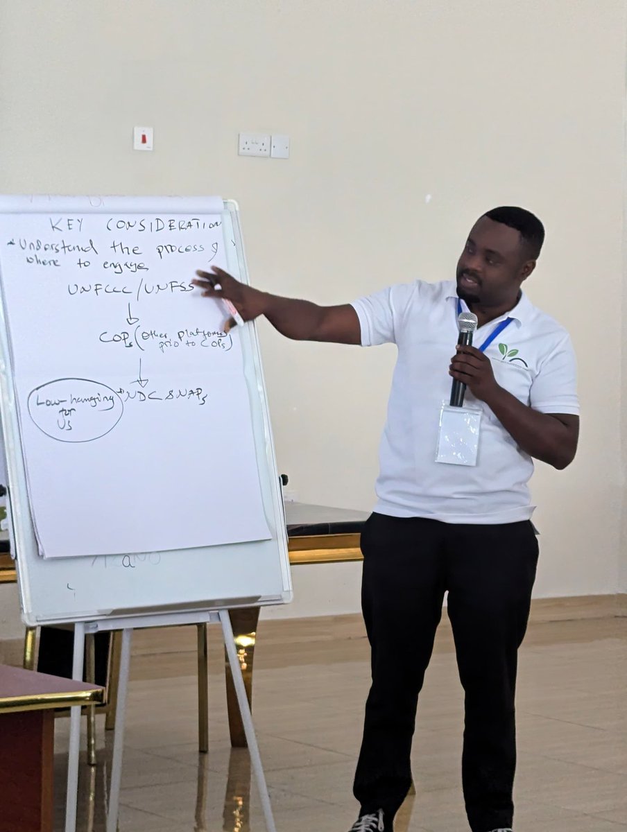 OmaryMwaimu's tweet photo. I attended the E.A Youth Convening on Empowering Youth in Climate Policy, from August 12th to 14th, 2024. The event was organized by #FARA in collaboration with #AGRA and #YPARD. I was able to share my thoughts on climate change decision-making processes during the event. https://t.co/S1Z3f560Cw
