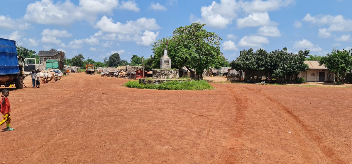 OMSRDCONGO's tweet image. Dans l'aire de santé de #Dulia, à 75 km de #Buta, chef-lieu du #Bas_Uélé🇨🇩, @OMSRDCONGO sensibilise &amp;amp; engage les communautés pour renforcer les mesures d'hygiène individuelle &amp;amp; collective, dans un effort visant à éviter les maladies à potentiel épidémique &amp;amp; à protéger leur santé.