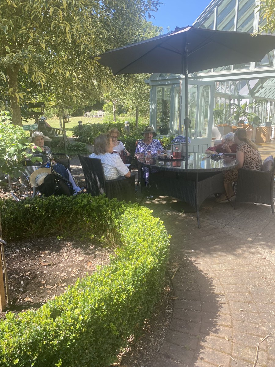 Who doesn’t love being in the garden! #sunshine #summer 🌞