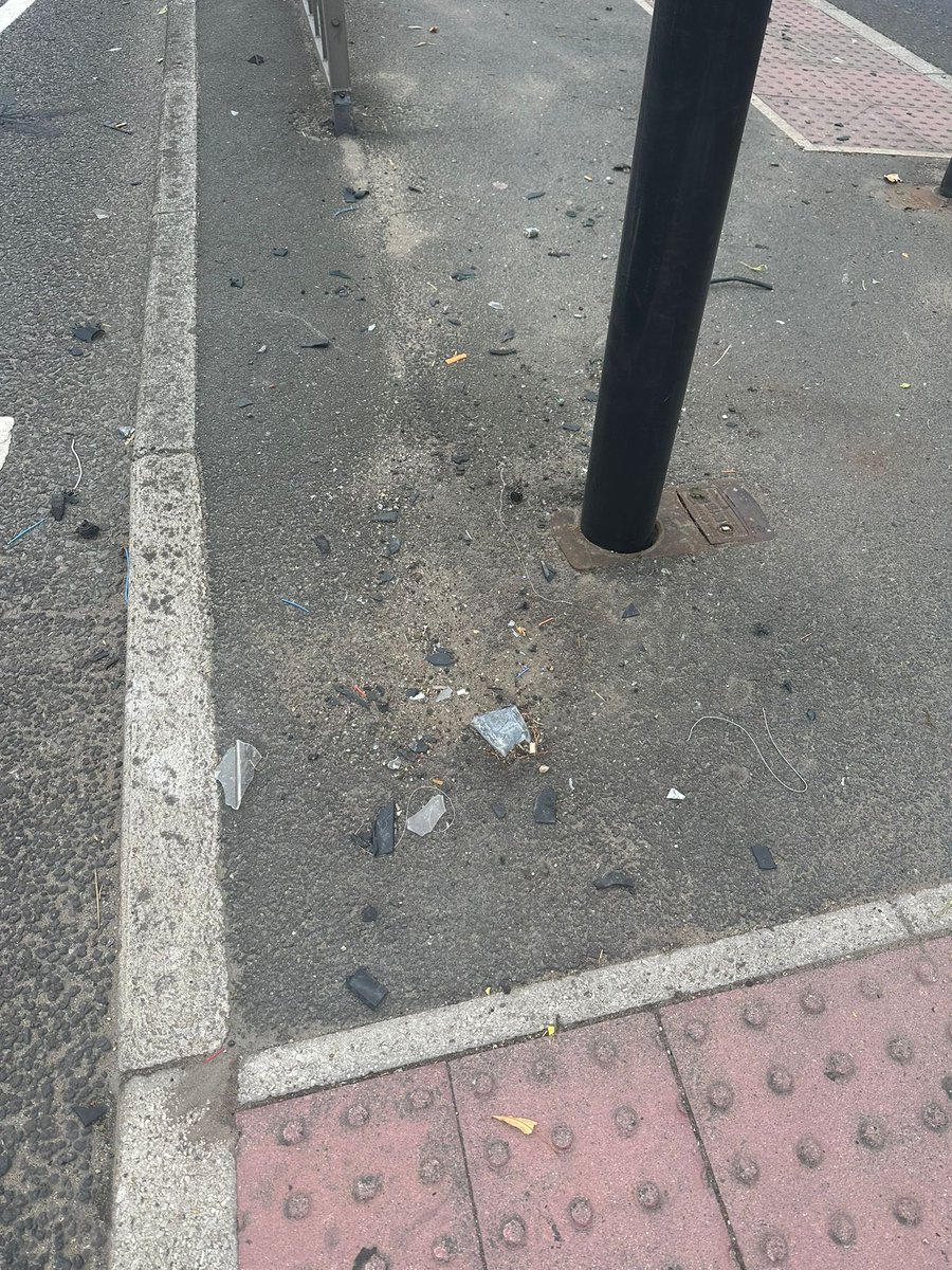 Leese_williams's tweet photo. @MyDoncaster So you fixed the lights at the crossing  on bawtry rd, bessacarr but left all the debris and glass on the floor. Why on earth didn't this get swept up! Had to try and  dodge it all this morning so the dog's feet didn't get cut! https://t.co/KUhQ2HtLki