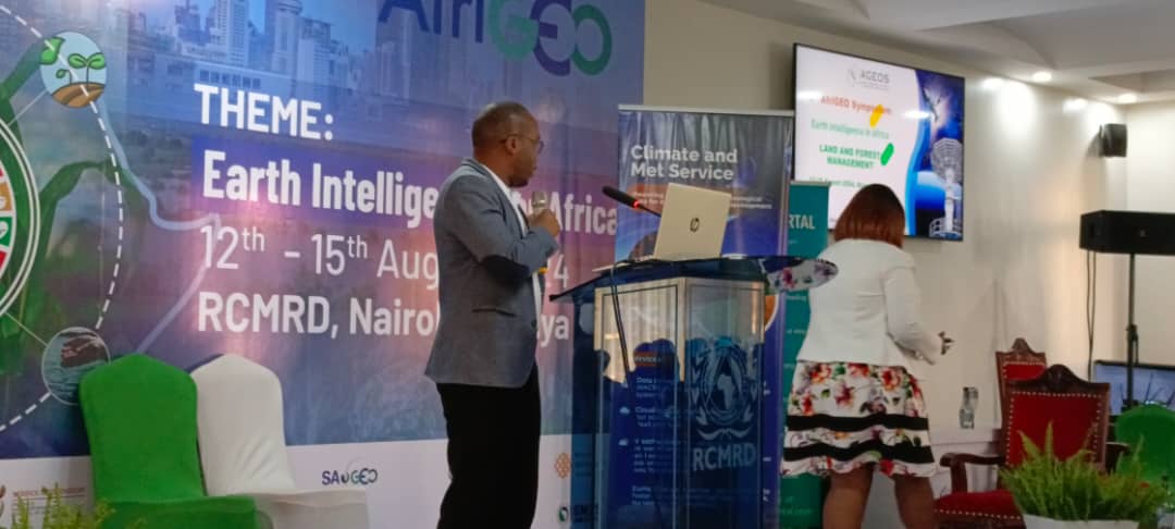 AGEOS5's tweet photo. 🌍 L'AGEOS a  présenté ses initiatives en gouvernance géospatiale, planification de la terre et gestion durable des forêts lors de la session #Biodiversité au #AfriGEO2024. Fier de contribuer à un avenir durable pour l'Afrique ! 🌱 #Environnement #DéveloppementDurable #AGEOS https://t.co/lGVD0OhRVf
