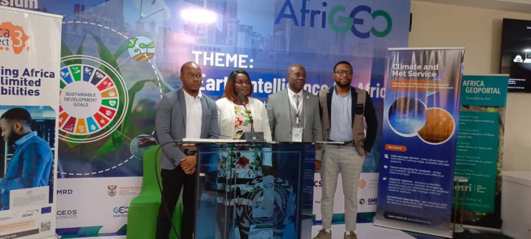 AGEOS5's tweet photo. 🌍 L'AGEOS a  présenté ses initiatives en gouvernance géospatiale, planification de la terre et gestion durable des forêts lors de la session #Biodiversité au #AfriGEO2024. Fier de contribuer à un avenir durable pour l'Afrique ! 🌱 #Environnement #DéveloppementDurable #AGEOS https://t.co/lGVD0OhRVf