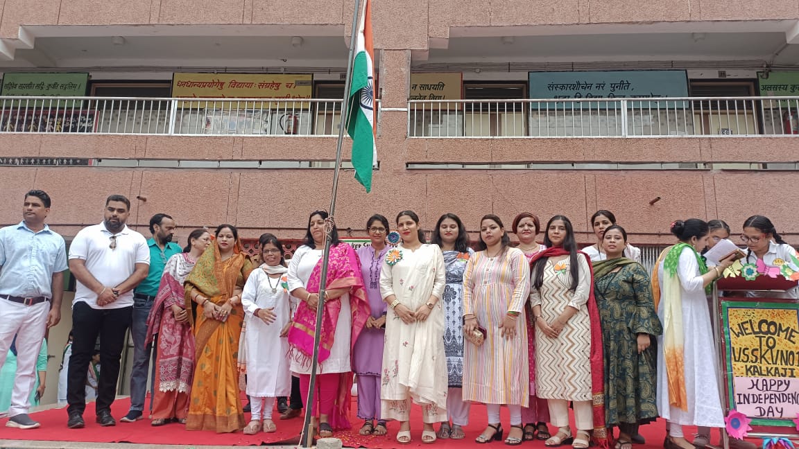 VSSKV_Kalkaji's tweet photo. Happy Independence day! 
Let be freedom in mind, soul and https://t.co/1w9Ovu3gfK in your words and pride in your nature. A glimpse of Independence day celebrations at VSSKV No.1, Kalkaji 
#IndependenceDayIndia 
#FreedomDay 
#SelfieWithTiranga 
#HarGharTiranga https://t.co/C1ibNMEDSQ