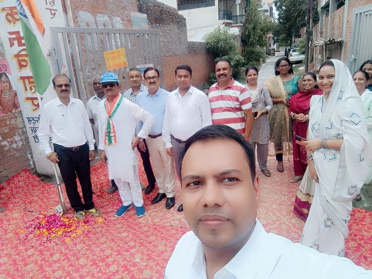 स्वाधीनता के पावन पर्व पर कॉलोनी वासिओं के साथ ध्वजारोहण lll