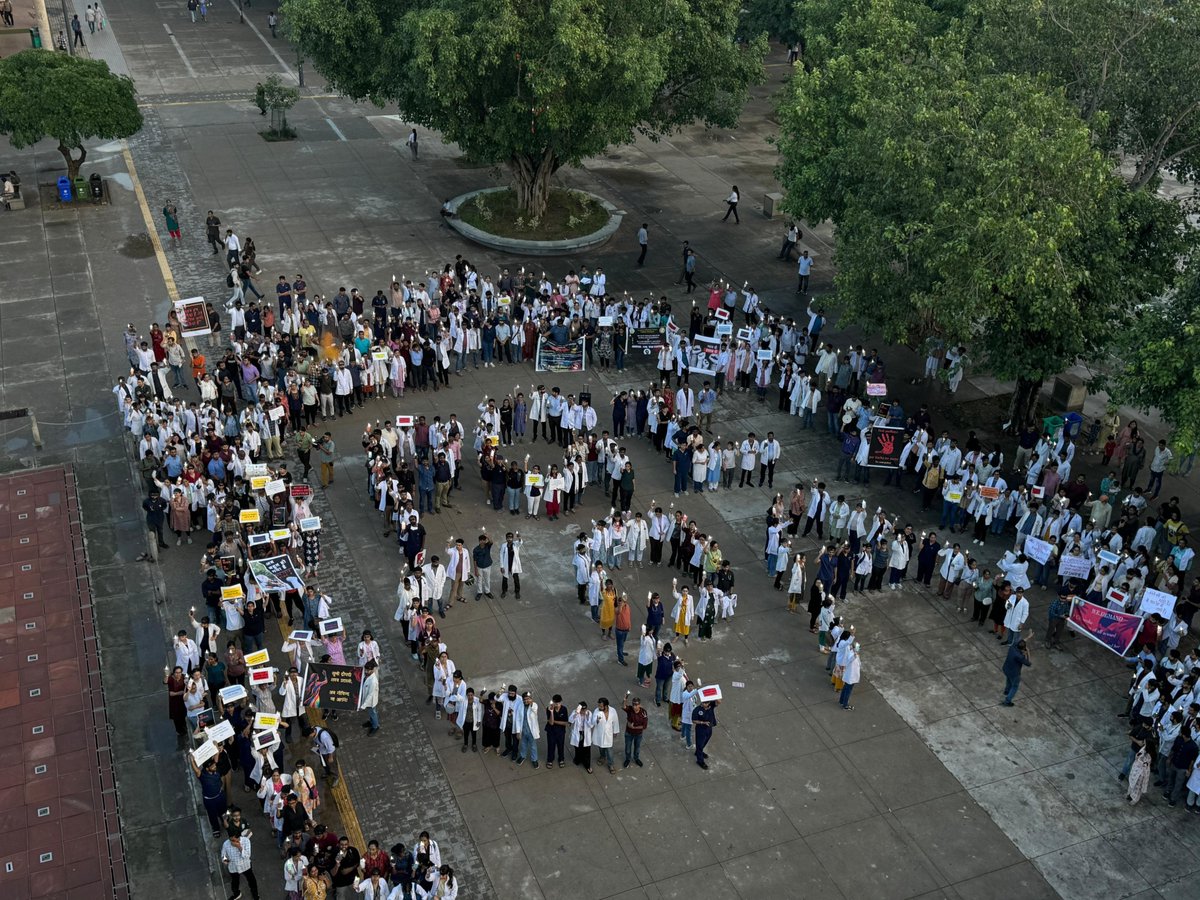Aerial view of PGI CPA demonstration in sector 17.

<a href="/HMOIndia/">गृहमंत्री कार्यालय, HMO India</a>
<a href="/PMOIndia/">PMO India</a>
#MamtaMustResign #CPA #KolkataDoctor #Kolkata #PMO #PMOIndia #presidentofIndia #jrda
@JipmerRDA@RMLDelhi
<a href="/dpgi_chandigarh/">dpgimerchd</a>