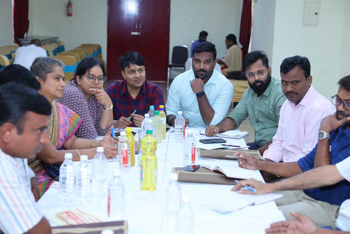 VKP_TNRTP's tweet image. Day 3 of the Oil Production Workshop in Tiruchirappalli! Experts from oil processing from TNAU, Oil Seed Research Station, machinery manufacturers, packaging professionals, and oil processors joined for discussions in a consultation workshop.#OilProcessing. #IndustryLeaders