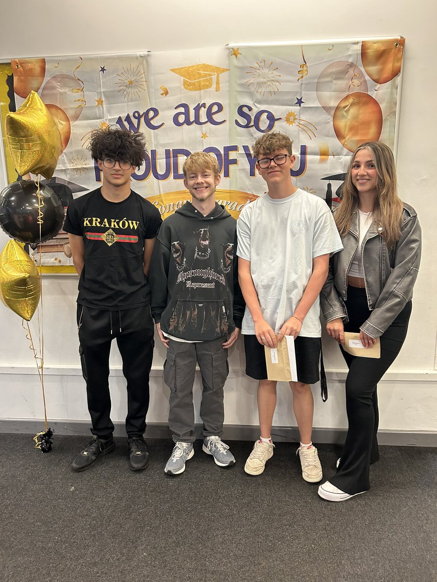 PoolHayesAcad's tweet image. Lots of smiles and tears of joy here at PHA today as we celebrate the results of our year 13 cohort. #unlockingyourpotential