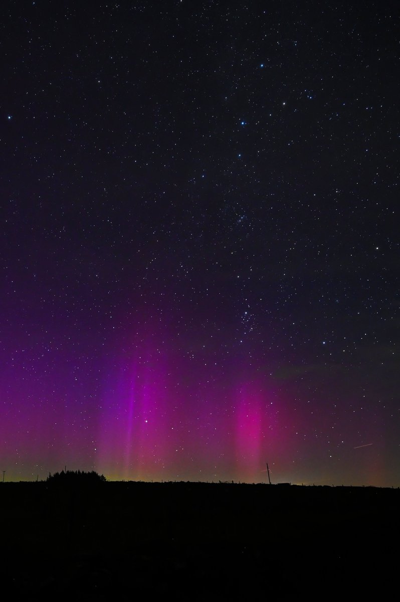The haze on Bodmin Moor #Cornwall created a natural star glow effect which makes the constellations naturally stand out. Here the w-shaped constellation of Cassiopeia and Perseus just below can be seen above the aurora glow <a href="/VirtualAstro/">VirtualAstro</a> <a href="/earthskyscience/">EarthSky</a> <a href="/CornwallHour/">Cornwall Hour</a>