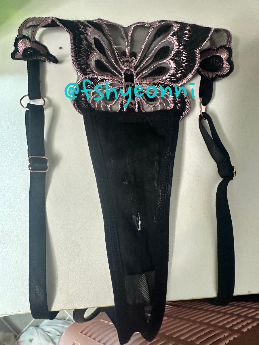 리트윗 이밴트!!
이 게시물 리트윗 해 주시고 저한테 디엠으로 리트윗 한 사진이랑 능욕글 "최대한 자세하고 꼴리게" 보내주신 분한테 "무료로" 팬티 보내드려용..ㅋㅋㅋ 물 많이 뭍은 지저분한 팬티지만 많이 참여 해 주셨으면 좋겠어용!! 그리구 죄송하지만 비계분들은 패스해 주세요!