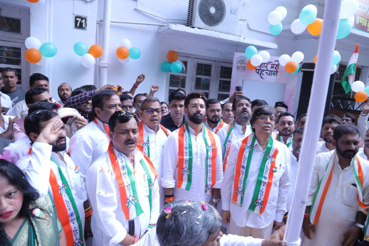iAnkitpaswan's tweet photo. आज 78 वें स्वतंत्रता दिवस के शुभ अवसर पर दिल्ली स्थित राष्ट्रीय कार्यालय पर ध्वजारोहण कर सभी कार्यकर्ताओं एवं पदाधिकारियों को बधाई दी।

भारत माता की जय 🇮🇳

#IndependenceDay2024 https://t.co/n1xAkNHCzu