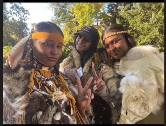 Sosolinha_YT's tweet photo. We are the ONLY American-Indians https://t.co/dC6wAdsdHd