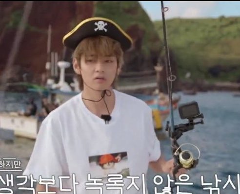BangtanBoysTur's tweet photo. [💜] 

Kaptan Van Dijk 🏴‍☠️        Vahşi Kelebek🦋 https://t.co/0axtP8odi8