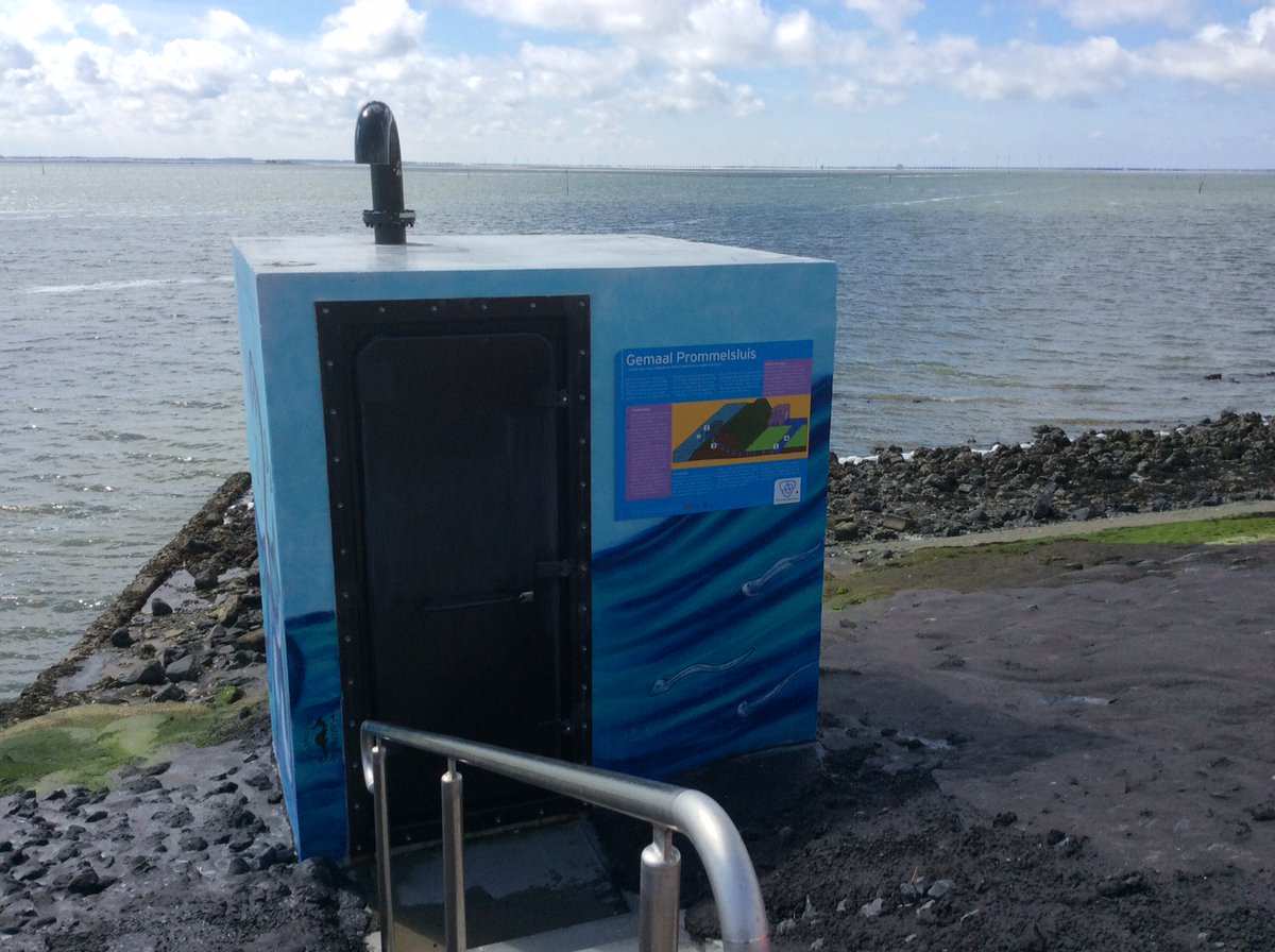 🐟 Ze worden misschien niet allemaal zo herkenbaar als deze, maar het binnen- en buitenwater wordt weer wat beter bereikbaar voor #vis. Samen met <a href="/rws_zd/">Rijkswaterstaat Zee en Delta</a> gaan we #vispassages aanleggen bij gemalen in #Borssele, #Tholen en #Breskens! bit.ly/3M5nrW3 #waterkwaliteit 🌊