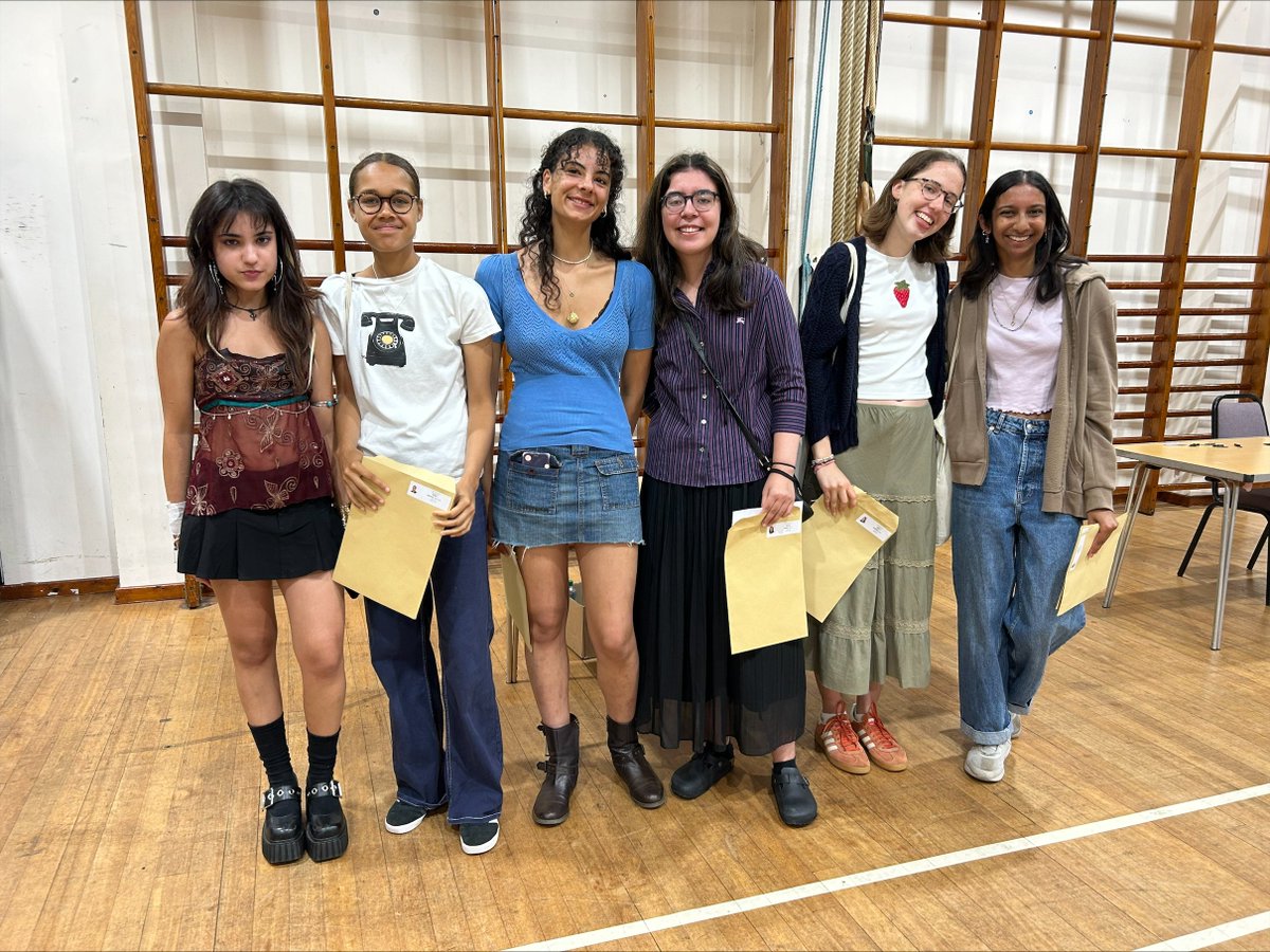 NewsteadWood's tweet photo. We're so proud of our A Level #ClassOf2024! Congratulations on everything you have achieved at Newstead - we can't wait to see what you do next! #WeAreNewstead #ALevelResultsDay 💚💚💚 https://t.co/U9UOReUYbB