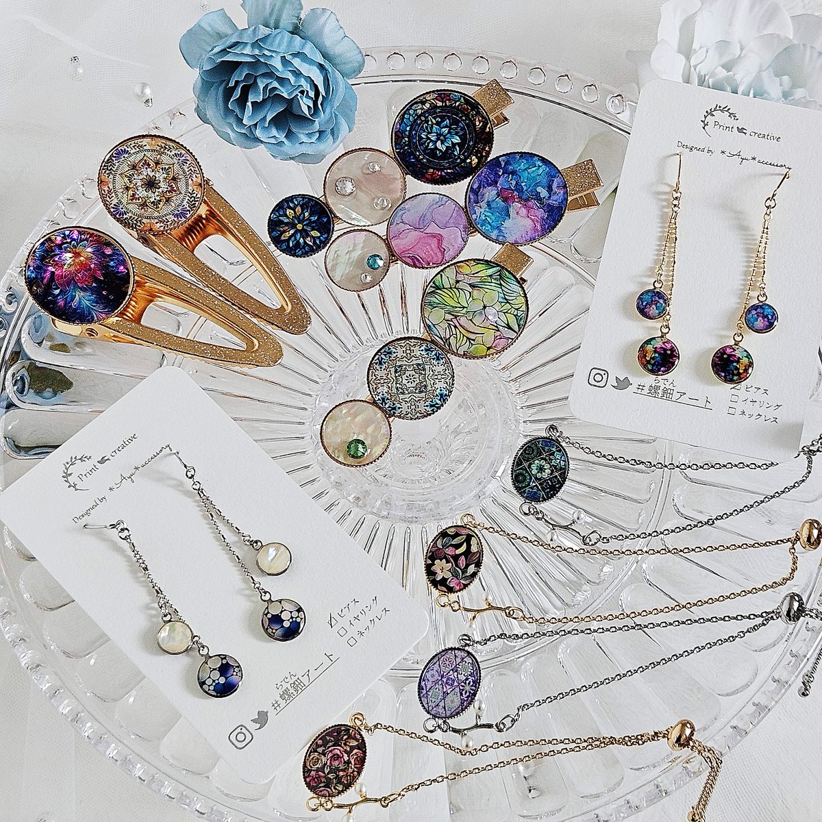 print_creator's tweet photo. イクスピアリお披露目第一弾
Ayuプロデュース螺鈿アートアクセサリー🐚✨
昨年は324個完売の大人気螺鈿アートが今年もパワーアップして帰ってきます👏🙌
今年は３つのアイテムをご用意しています🤭

詳細はツリーにて…✨
お楽しみに♪

イクスピアリ期間限定SHOP
9/1～9/15
#プリクリイクスピアリ2024 https://t.co/Dl16xnDUSF