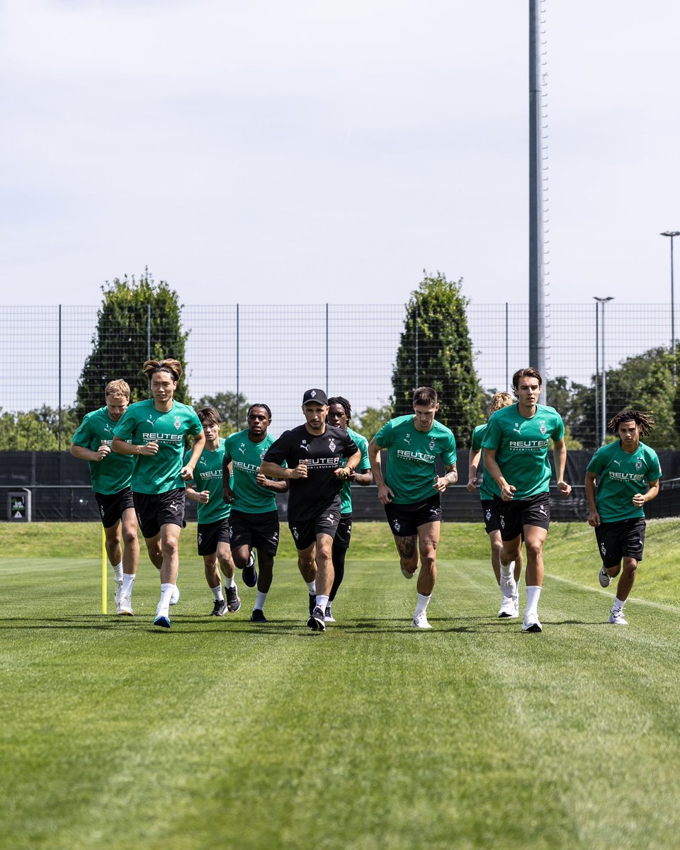 Wenn er pfeift, macht sogar Admin Liegestützen🫡 Joyeux anniversaire, Nicolas #Dyon 🥳 Unser Athletiktrainer feiert heute seinen 47. Geburtstag. Genieß deinen Tag, Nico! 

#dieFohlen