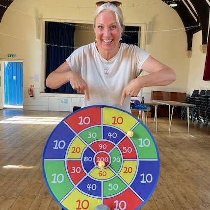 BeyondDementia_'s tweet image. Thank you @ChipBoroughLC. Our #Chippenham movement group is having a blast discovering fun ways to get active with their new equipment. We can&apos;t wait to incorporate them into future sessions 💙#communitygroups #dementia
