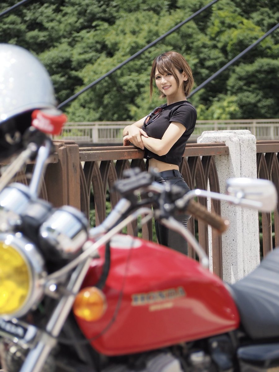 nc_aika's tweet photo. お疲れ様ですʕ·ᴥ·ʔ
"あの橋"です🌼
撮影▶︎ @akiller_bowling
━━━━━━━━━━━━━
🏍️▶︎HONDA CB400FOUR
🪖▶︎ @ttandco_japan
TT&CO.オンラインショップ
▶︎ https://t.co/P1vN2VGf6S
#ttandco
#ttandcojapan
#toecutter
#フルフェイス
#ヴィンテージ
━━━━━━━━━━━━
︎︎☑︎ #バイク女子ボウラーあいか
☑︎ バイク女子 ▶︎大自二免許
☑︎愛機HONDA CB400four(nc36)
☑ https://t.co/ee5iqjcGgr
☑︎ ボウリング女子 ▶︎両手投げ
︎☑︎ https://t.co/hGUJxuHjKj
☑︎BOWLING HIGH
https://t.co/HyTavpNRpx
@akiller_bowling
X/Instagram/TikTokなど更新中
↳ https://t.co/hkNm8xrWch
⭐︎撮影や動画編集に尽力いただいています⭐︎
@nc_aika 活動情報などは
InstagramとX(Twitter)にて
随時更新して参りますので
お見逃しなくお願いします♡
お仕事のご依頼はInstagram
プロフィール欄のメールから
よろしくお願いします✉️
#バイク女子
#ボウリング女子
#インフルエンサー