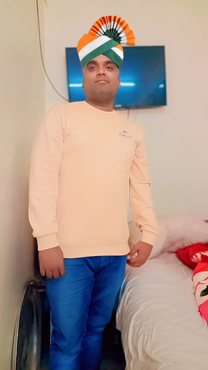 Kuldeep18180883's tweet photo. समता, स्वतंत्रता, वन्धुता , तर्क,विज्ञान, विवेक और बैज्ञानिक चेतना से चलना होगा।
संविधान के प्रति दृढ़ रहते हुए सामाजिक और लैंगिक न्याय के लिए गंभीर प्रयास करने होंगे। 
आर्थिक प्रगति होती रहे इसके लिए श्रमजीवी बने रहना होगा।

सभी को स्वतन्त्रता दिवस की हार्दिक शुभकामनाएं। https://t.co/YPzGHYpEls