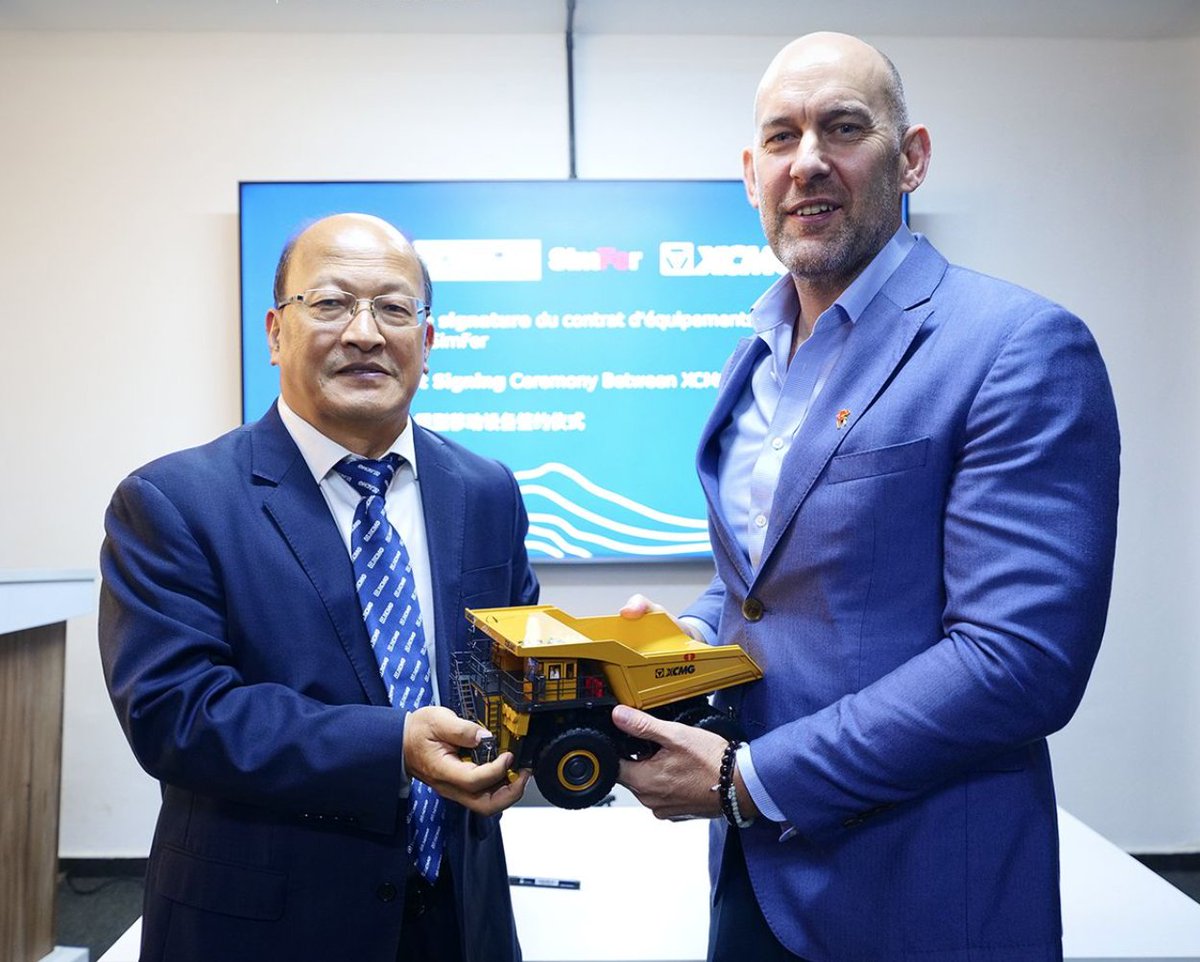 im_mining's tweet photo. .@RioTinto, #SimFer &amp; @XCMGGroup have signed cooperation agreements which include the supply of mining equipment for the #Simandou #ironore mine in #Guinea including a large fleet of diesel-electric XDE240 230 t class mining trucks as well as motor graders https://t.co/MtsxUEu5TP https://t.co/rqhlmj76DM