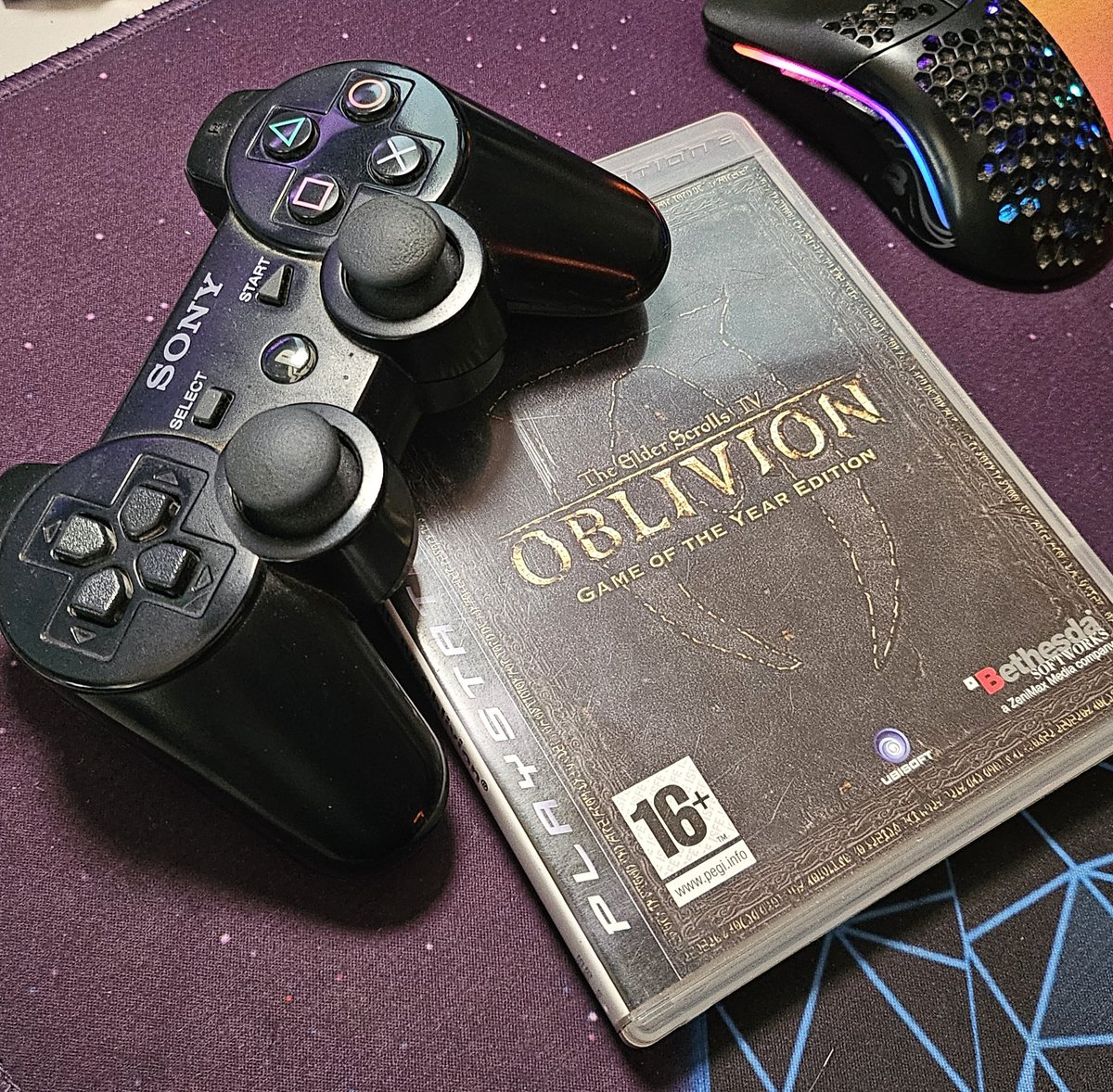 L'empereur et ses trois fils, assassinés !
Non.
Bonne journée.

On continue Oblivion et ses dialogues légendaires -> twitch.tv/dovahdiine

#Oblivion #ElderScrolls