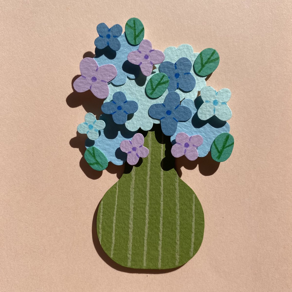 ขายงาน papercraft ค่าา 🥹✂️ handmade ทุกใบเลย ยอมหลังขดหลังแข็งเพื่อความน่ารักนี้ มีขายทั้งแบบการ์ด และ made to order เลยนะคะ ลายมีมากมาย เข้าไปเยี่ยมชมให้กำลังใจหรือดูการ์ดลายอื่นๆ ได้ที่ IG : nichamarin_  ค่าา