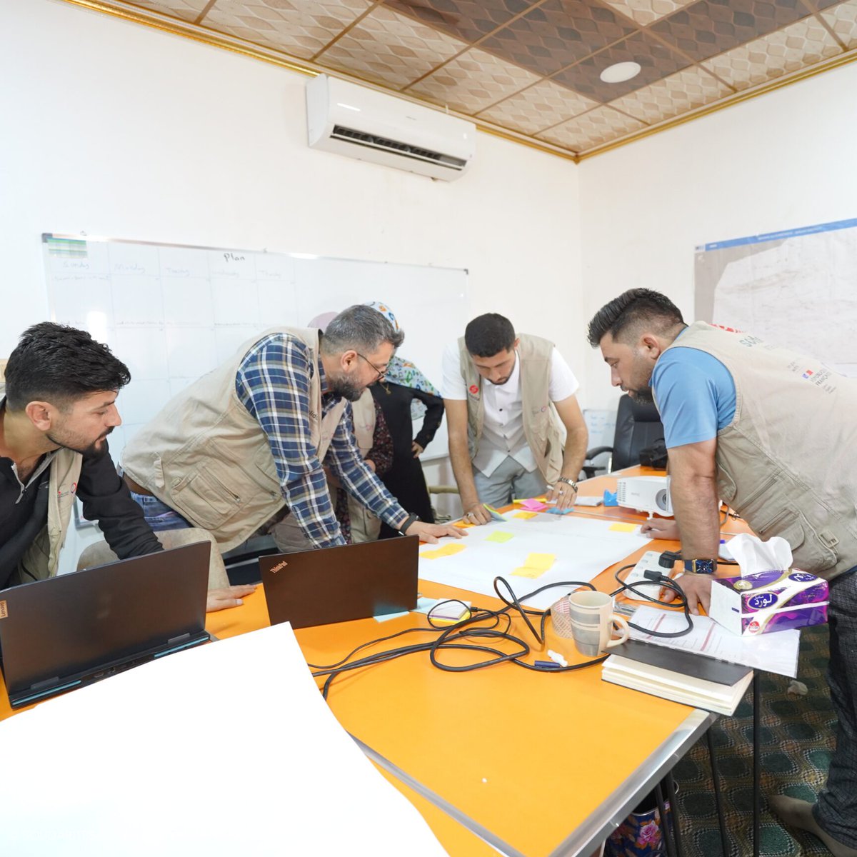 SOLIDARITÉS INTERNATIONAL (@solidarites_int) on Twitter photo En #Irak 🇮🇶, <a href="/Solidarites_Int/">SOLIDARITÉS INTERNATIONAL</a> a organisé une formation pour les ONG <a href="/humatdijlah/">حماة دجلة | Humat Dijlah</a> et <a href="/Peaceforce/">Nonviolent Peaceforce (inactive)</a>. La session leur a permis d'apprendre à gérer les conflits liés à l'eau, à cartographier les communautés et à les inclure dans les actions menées.
Avec l'<a href="/AFD_France/">Agence Française de #Développement (AFD) 🇫🇷 🇪🇺</a> et l'OMFA belge En #Irak 🇮🇶, <a href="/Solidarites_Int/">SOLIDARITÉS INTERNATIONAL</a> a organisé une formation pour les ONG <a href="/humatdijlah/">حماة دجلة | Humat Dijlah</a> et <a href="/Peaceforce/">Nonviolent Peaceforce (inactive)</a>. La session leur a permis d'apprendre à gérer les conflits liés à l'eau, à cartographier les communautés et à les inclure dans les actions menées.
Avec l'<a href="/AFD_France/">Agence Française de #Développement (AFD) 🇫🇷 🇪🇺</a> et l'OMFA belge