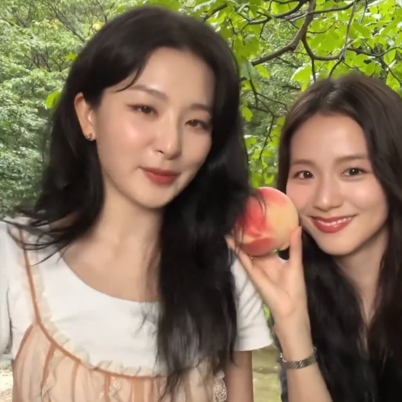 jiseulfeed's tweet photo. https://t.co/ekcjI0PvOy