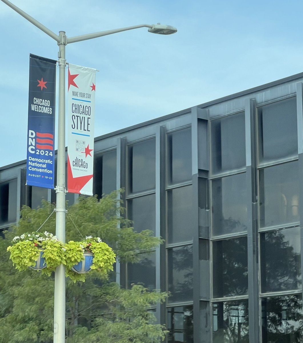 intheunion2020's tweet photo. 🇺🇸 Siamo a #Chicago 🥳
Staremo qui fino al 29 agosto.
A Chicago seguiremo da vicino la #demconvention. Oltre a questo, vi racconteremo i luoghi che visiteremo e le esperienze che faremo in queste due settimane. https://t.co/nf4JIBKBel