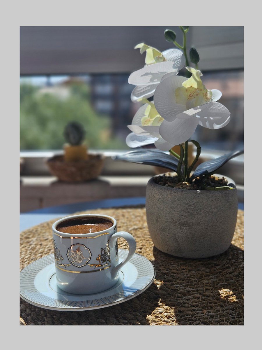 Ben de diyorum ki;
Yakışır yaşıma yaptıklarım.
Günaydın 💙