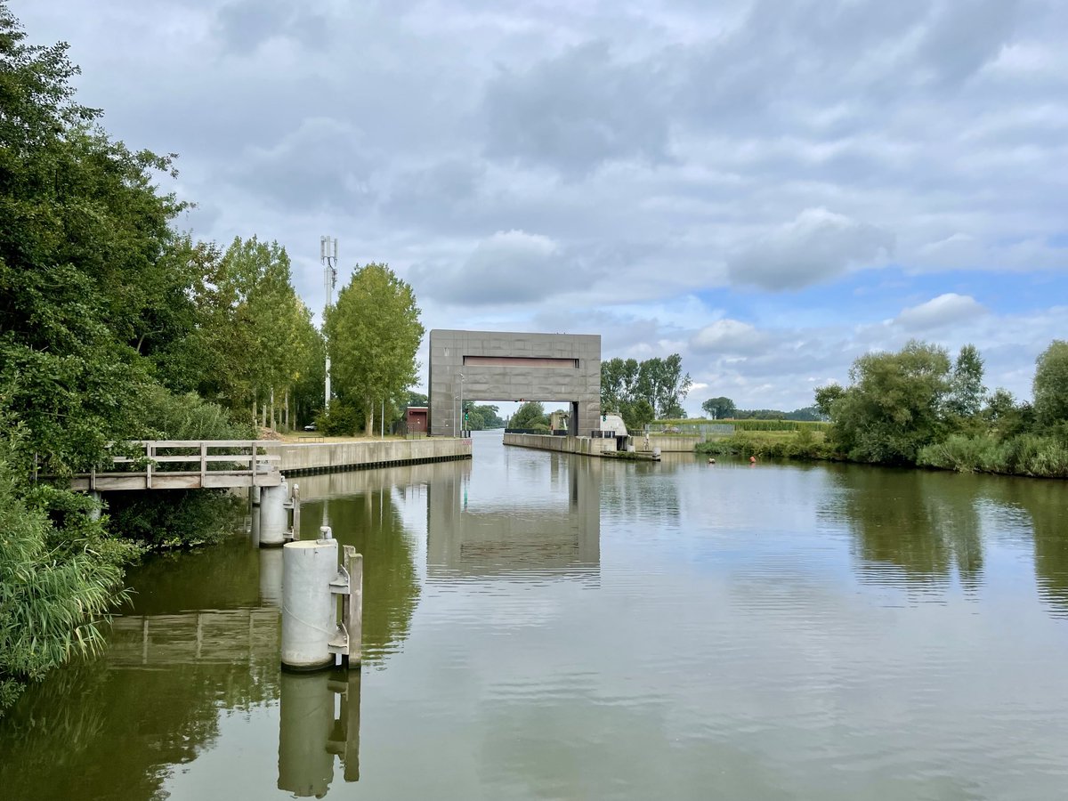EddyMisman's tweet photo. #vrtweer @BuienradarBE @HetweerinBelgie Beernem 10u55 #tempotraining🏃♂️ https://t.co/JX1XNUrOiO