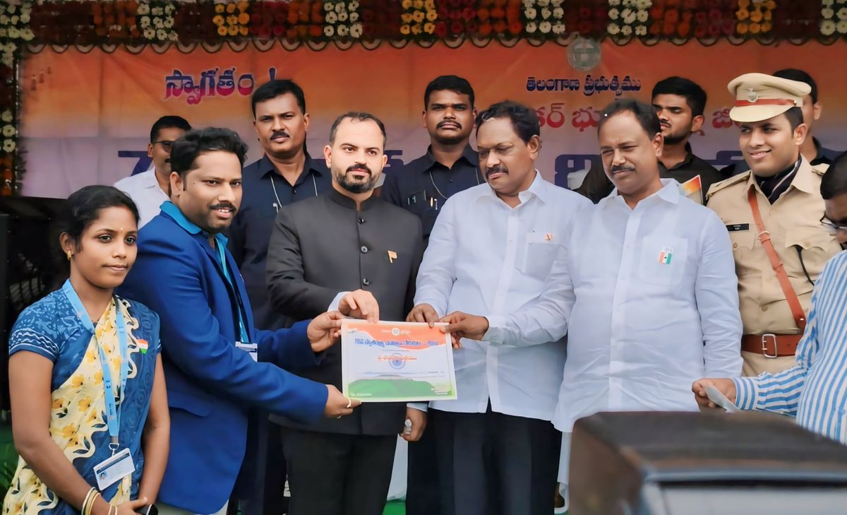 bethoju_task's tweet photo. At the 78th Independence Day celebrations, received an award for the Model CSCs Project in Jayashankar, Chief Guest Shri Podem Veeraiah Chairman TSFDC,Dist Collector Shri Rahul Sharma, IAS,SP Kiran Kare IPS,&amp; MLA G Satyanarayana for their support
@csc_ceo @CSCegov_ @Dwivedimdia https://t.co/TbMcgdOmfw