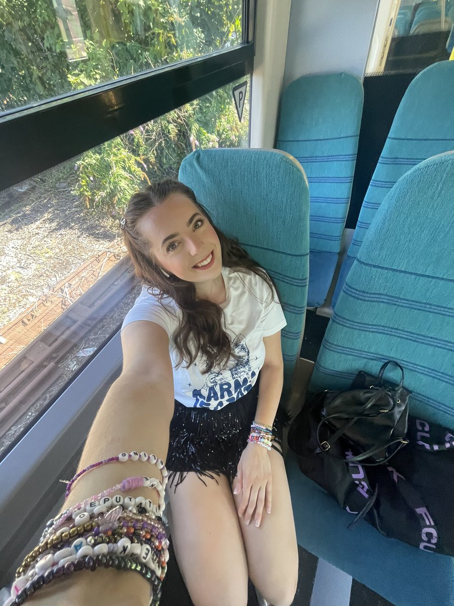 lydshobson13's tweet photo. Heading to the best place - ERAS TOUR https://t.co/heCdvqWLEz